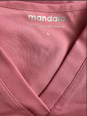 Women scrub top Large One pocket